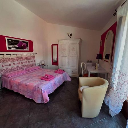 Locazioni Brevi La Rosaviola Guest Rooms Теулада Экстерьер фото